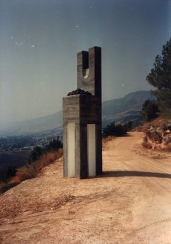 מזבח כפרות, בטון,1987