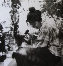 צילום שושנה היימן בעבודתה